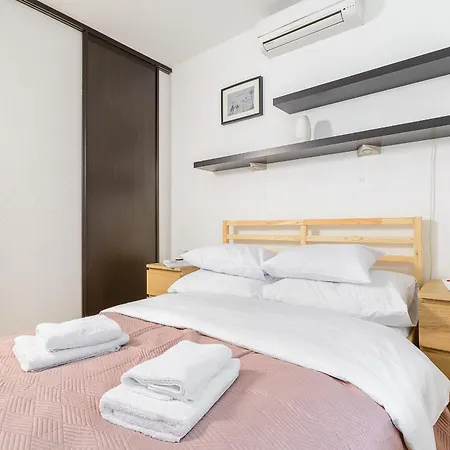 Apartment Leszczynska Warsaw